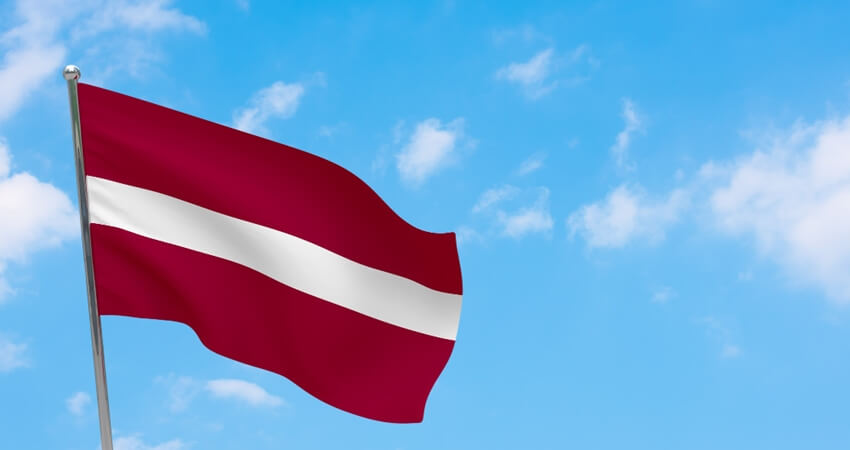 Letonya Bayrağı